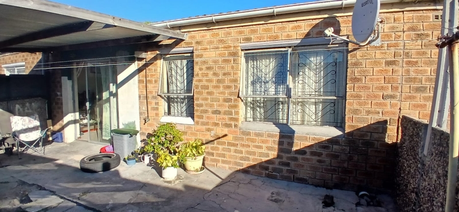 3 Bedroom Property for Sale in Lentegeur Western Cape